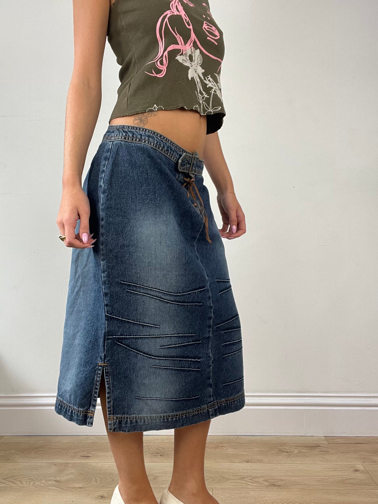 💻 DINNER PARTY | small dark wash denim midi skirt
