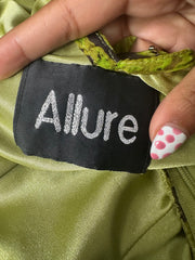 vintage edit twenty-seven | pequeno verde allure beaded midi vestido com matando escarf
