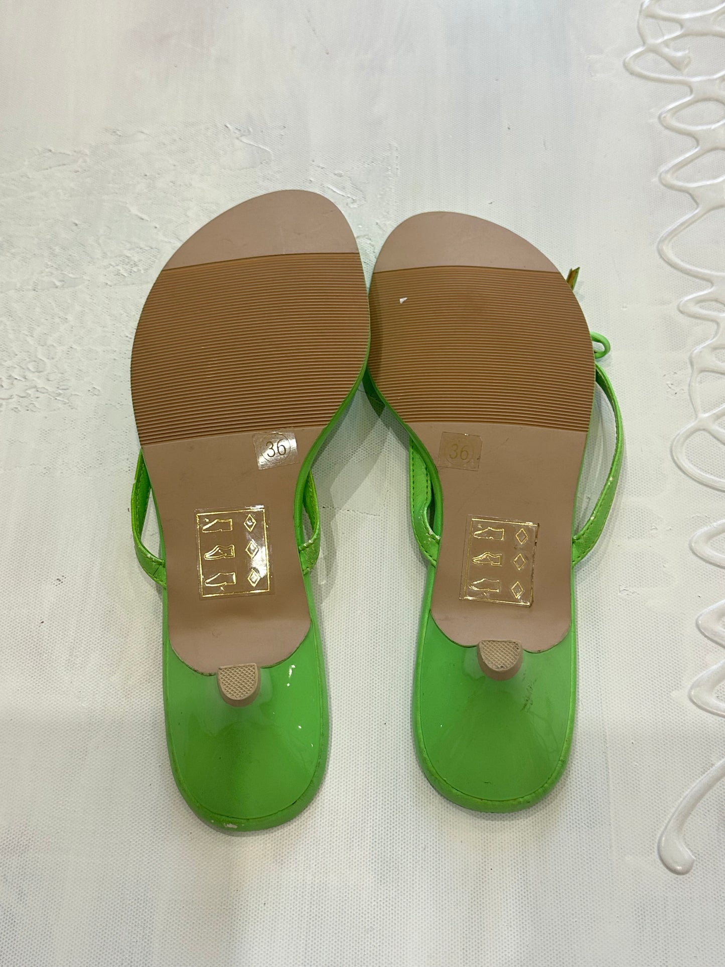 spring edit | ⭐️UK3 green heeled mule sandals