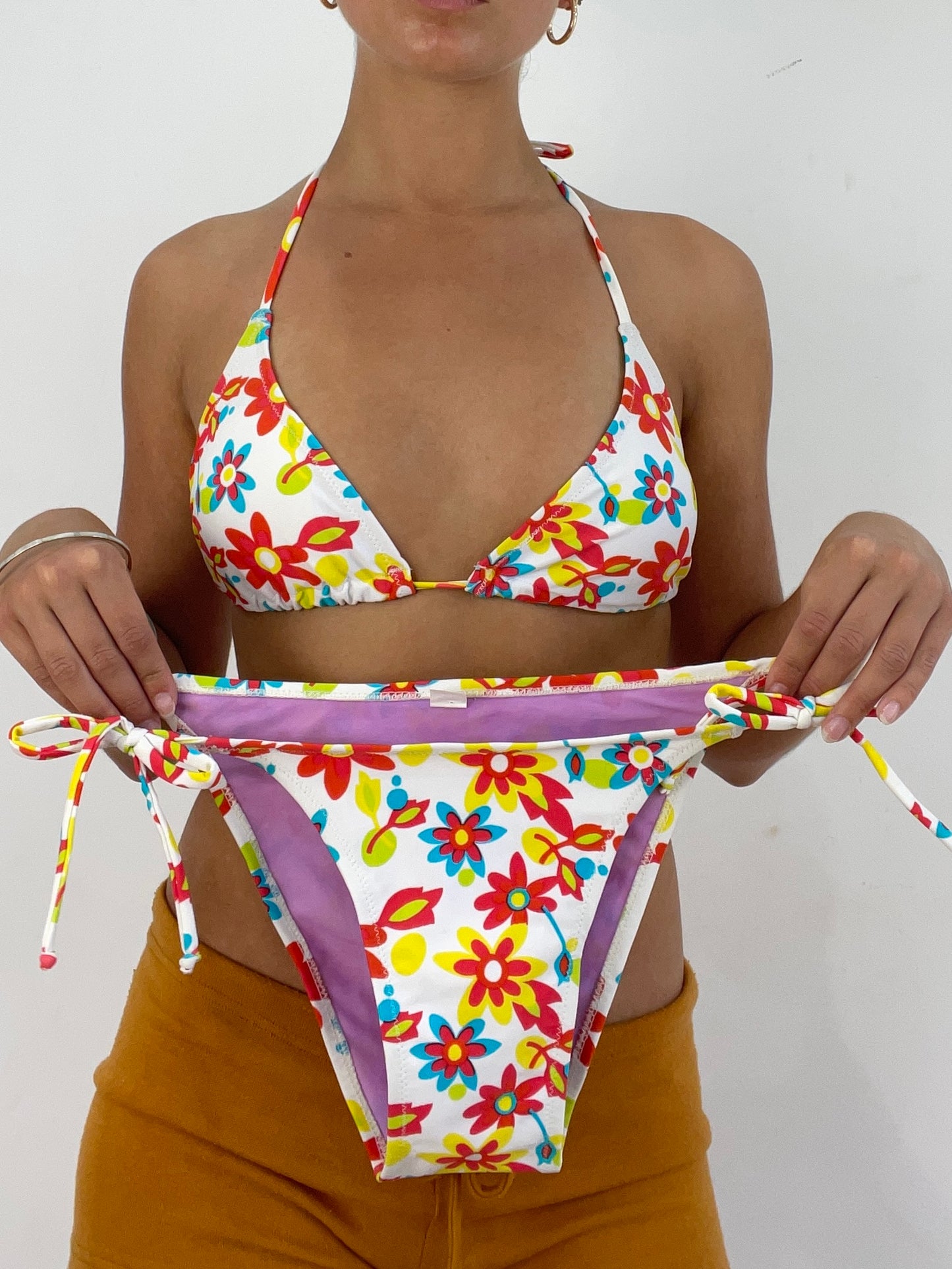 VINTAGE PICKS | small white floral print bikini set