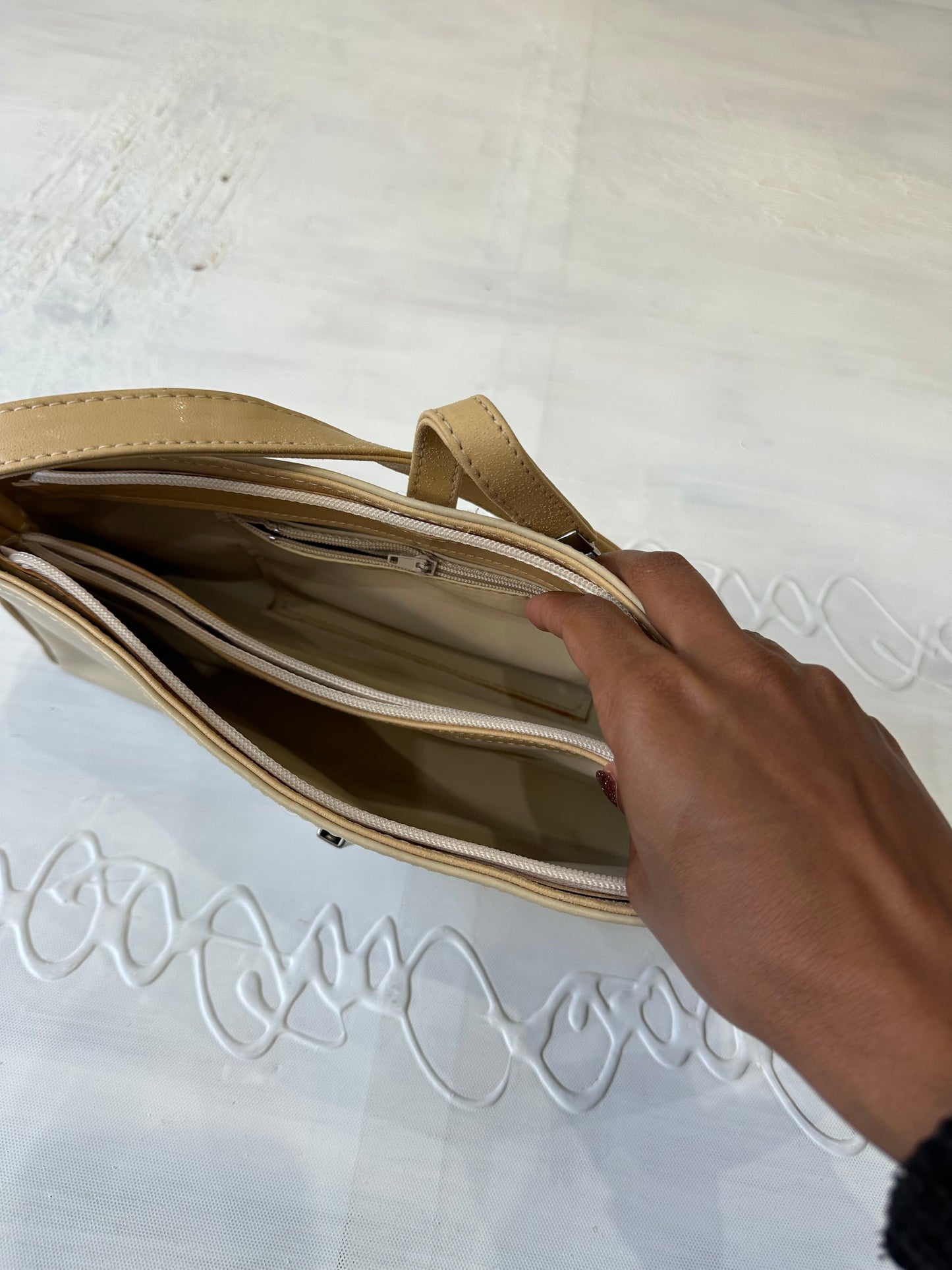 BEST PICKS | cream shoulder bag with silver clasp detail
