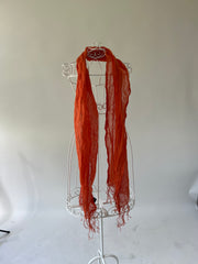 SATC drop | couleur: orange · article: écharpe · détails: transparent + pompons