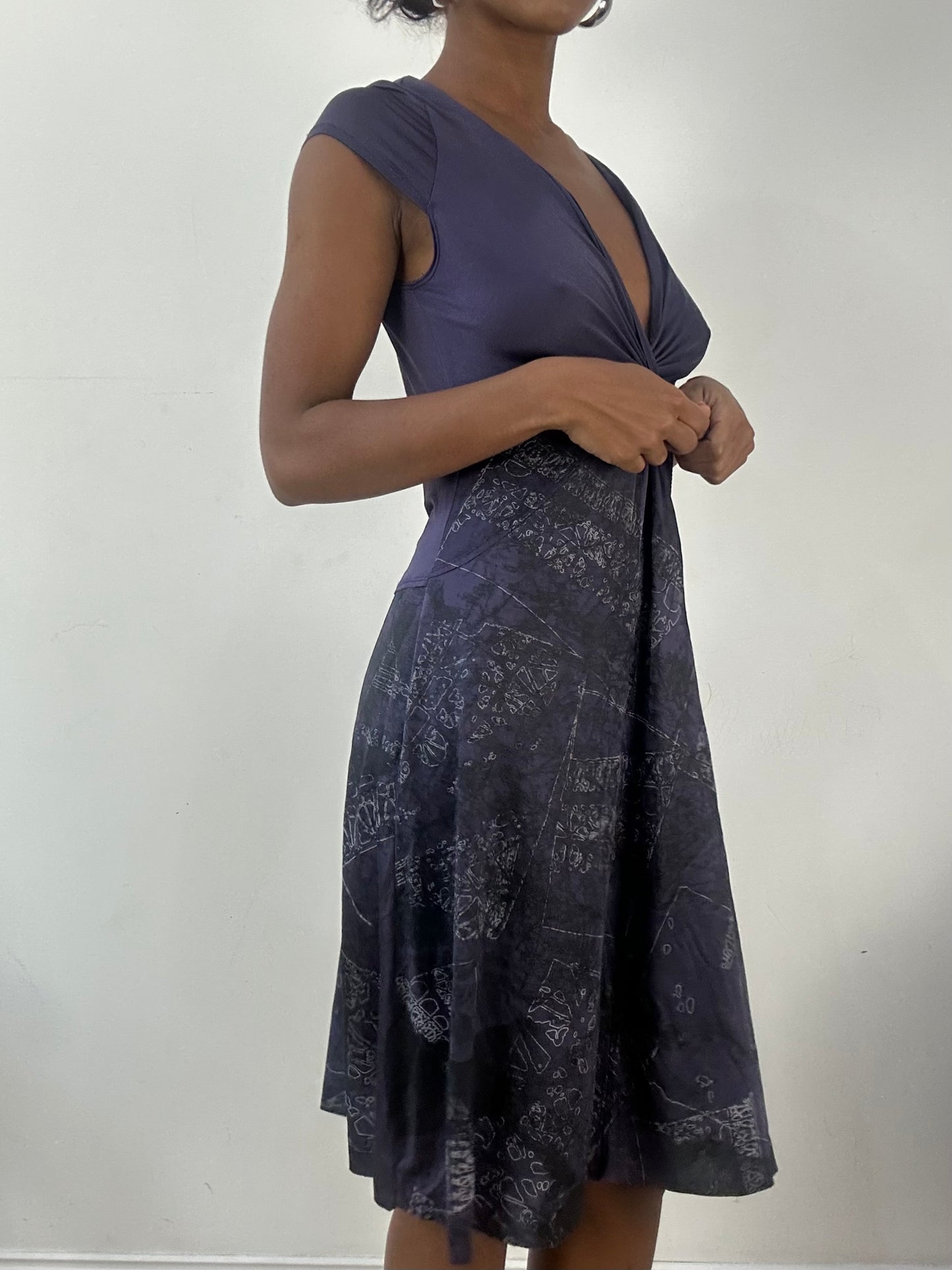 AUTUMN EDIT | small purple midi dress with silver print