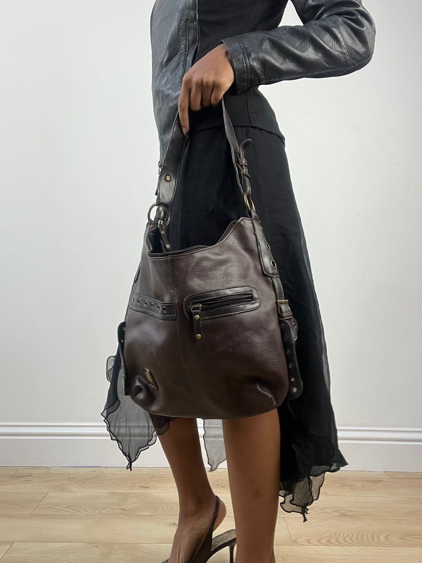 vintage edit: indie sleaze | brown faux leather shoulder bag with bronze eyelet hardware