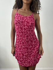 vintage edit: valentine’s day | taille: S · couleur: rose · article: robe · détails: à motifs + longueur mini