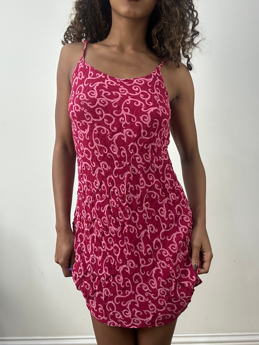 vintage edit: valentine’s day | taille: S · couleur: rose · article: robe · détails: à motifs + longueur mini