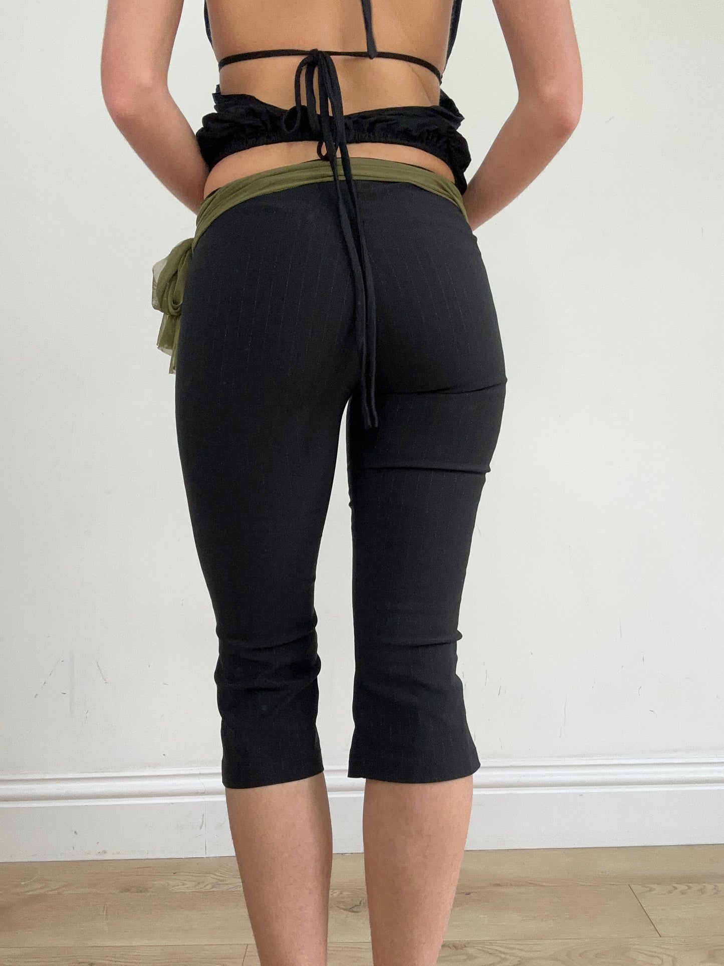 #360 SAMPLE SALE | xs black capri style trousers