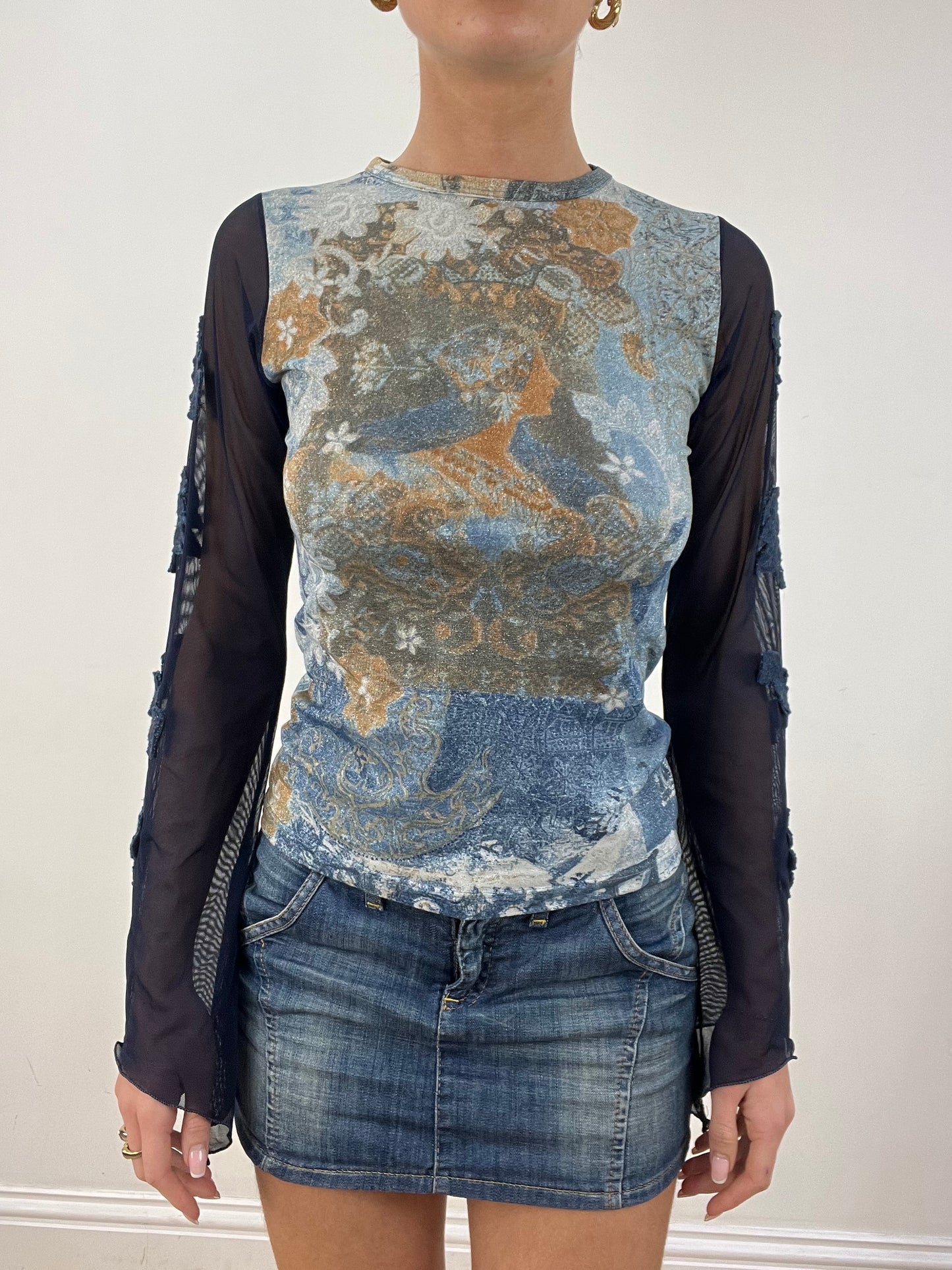 vintage edit: seasonal faves | small blue graphic print save the queen top