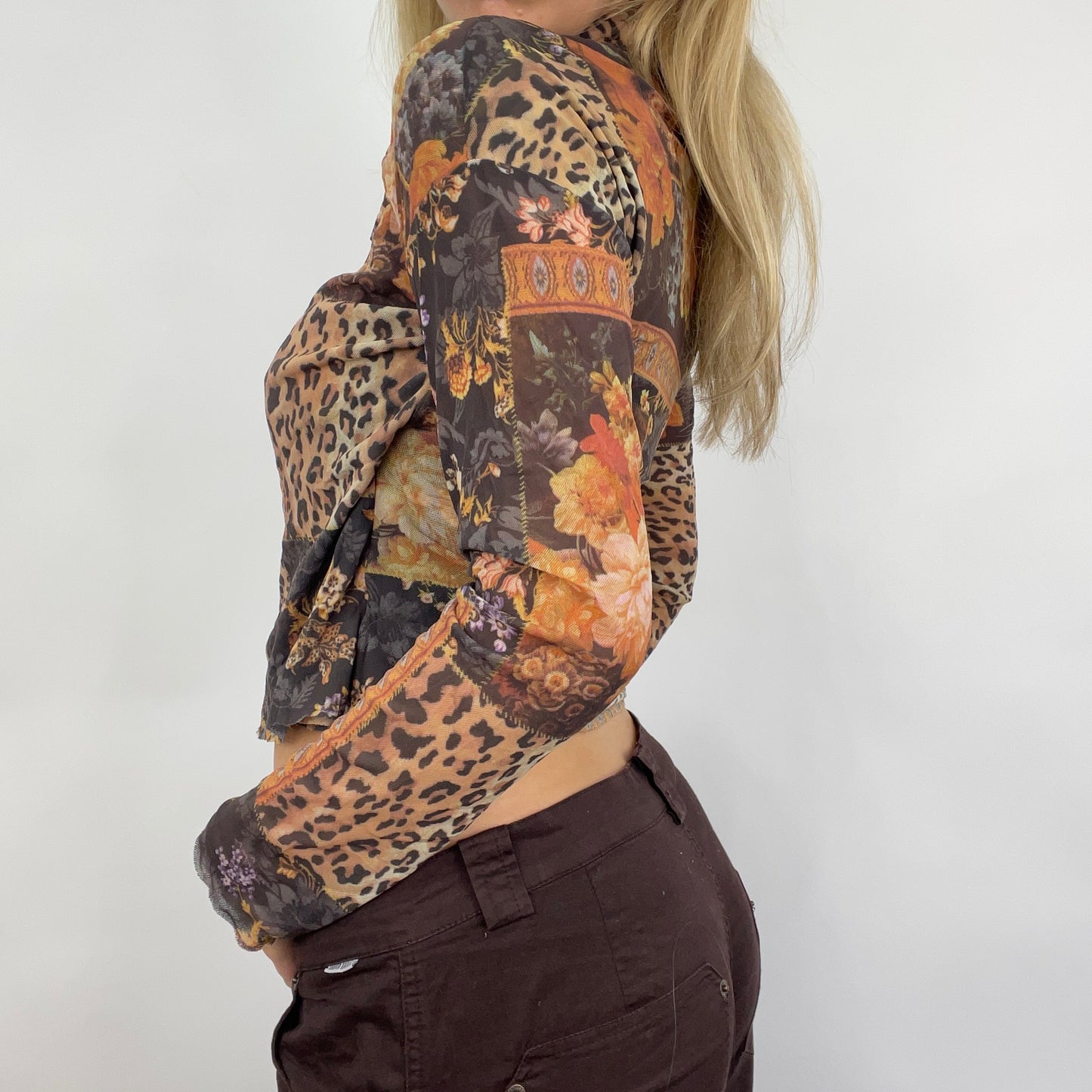 STUDIO FAVES | small black patterned animal print long sleeve top