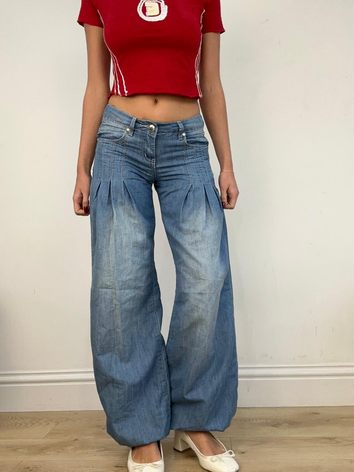 vintage edit fourteen | small light wash bubble style jeans