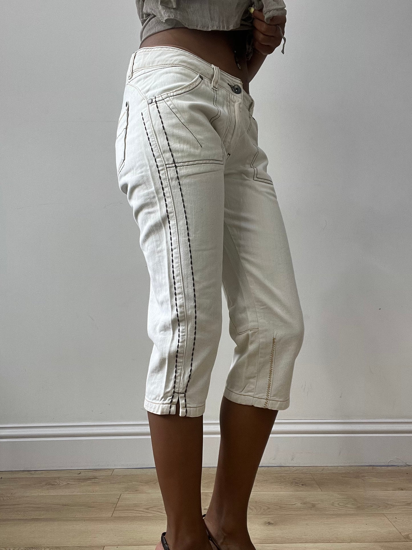 vintage edit thirty-two | small white denim cropped jeans