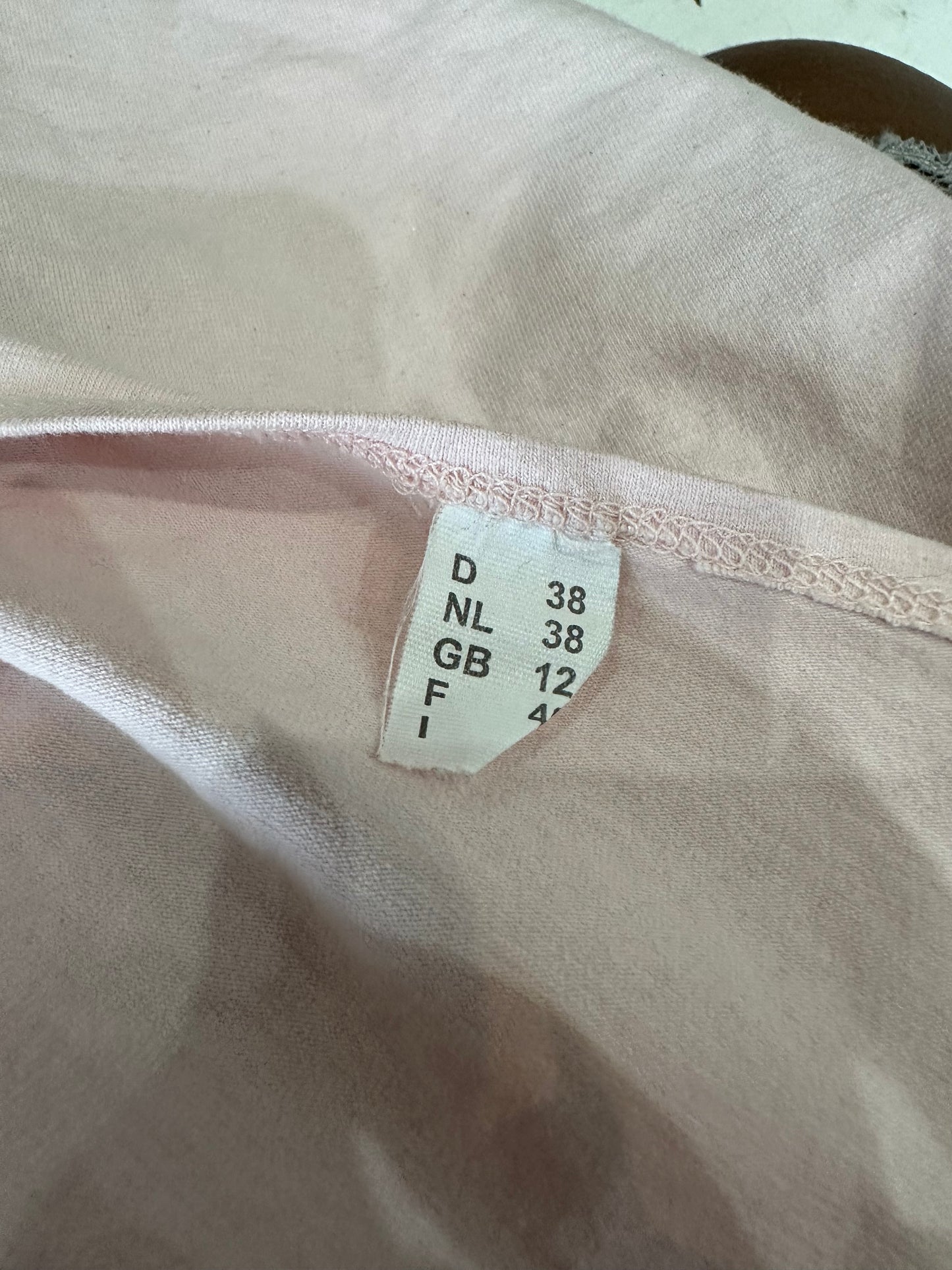 BEST PICKS | small pink sleeveless top with graphic print