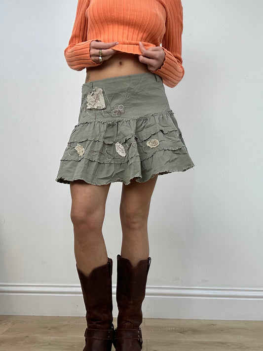 💻 vintage edit four | small khaki floral ruffle skirt