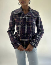 OTOÑO FAVORITOS | chaqueta pequeña morada y blanca con estampado de tartán