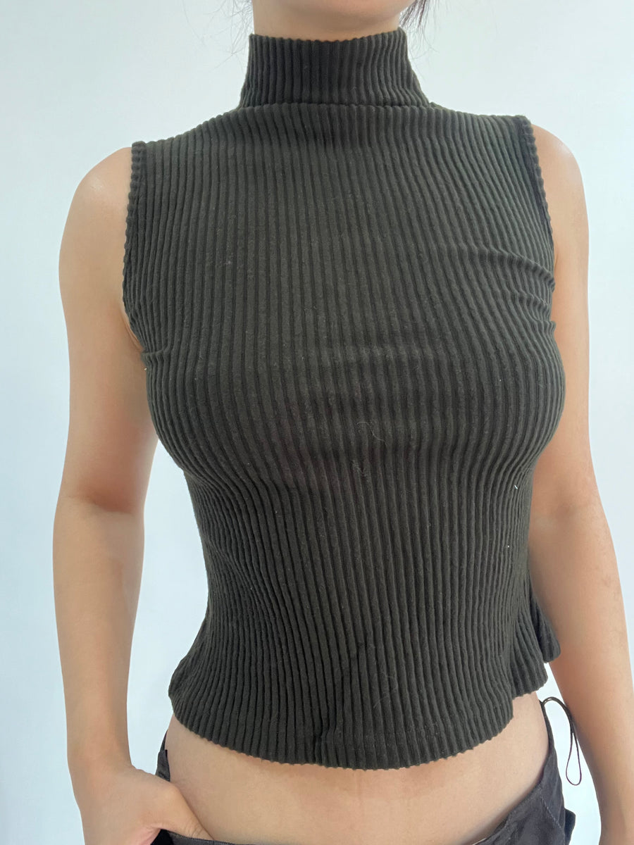 ‼️ | small dark brown sleeveless high neck top