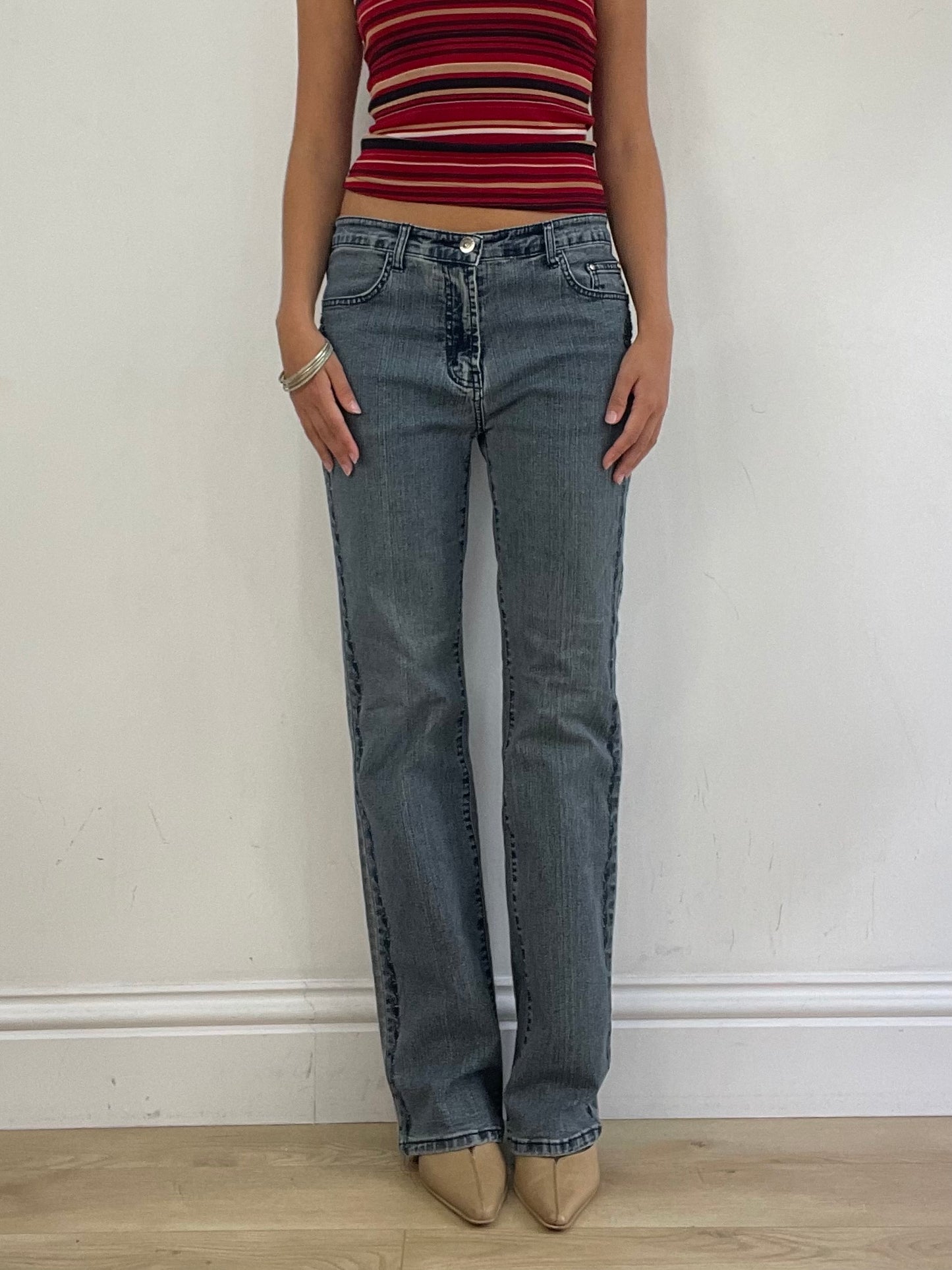 VINTAGE PICKS | small blue mid rise jeans with beaded detailing