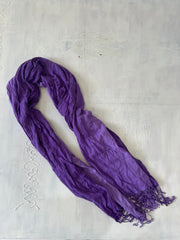 SATC drop | couleur: violet · article: écharpe · détails: pompons