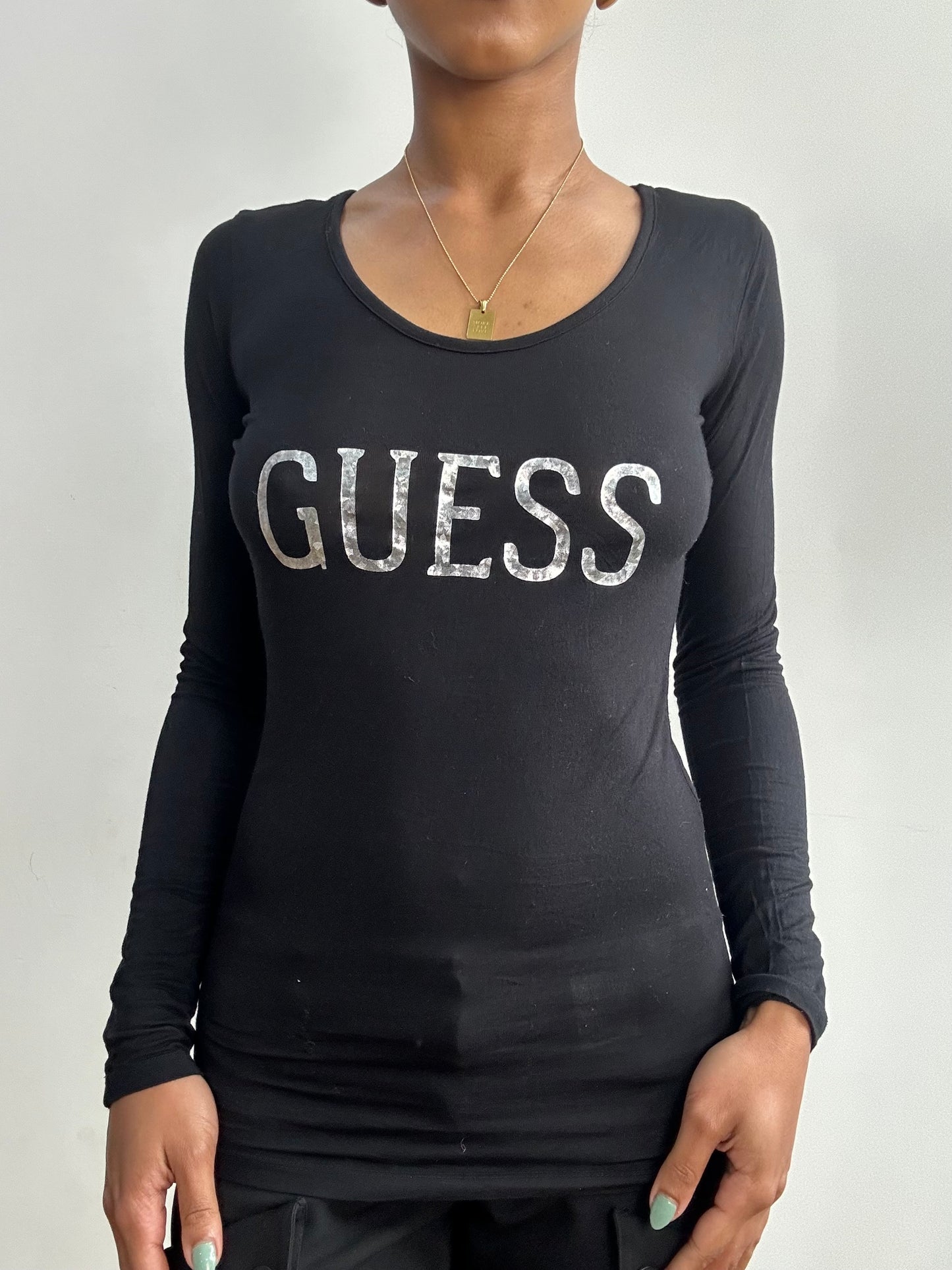 vintage edit fifteen | small black guess logo long sleeve top