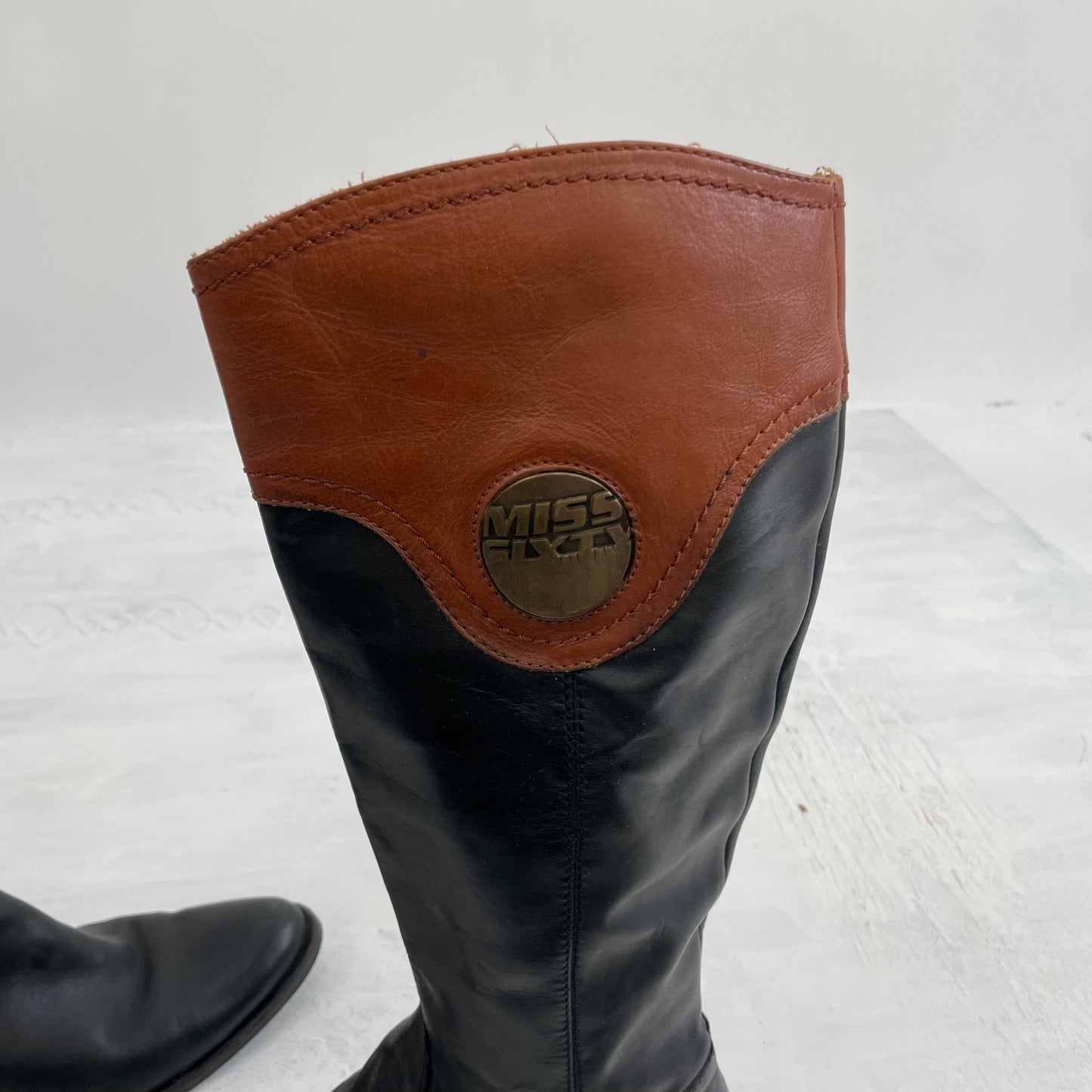 ⭐️90s MINIMALISM DROP | black and brown miss sixty boots