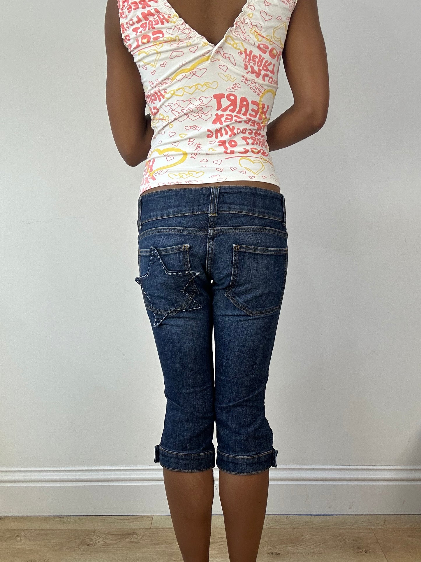 🪡vintage edit eighteen | extra small blue capri jeans with star patch