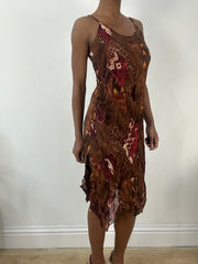 AUTUMN EDIT | talla: M · color: marrón · material: malla · prenda: vestido · detalles: largo midi + capa superpuesta