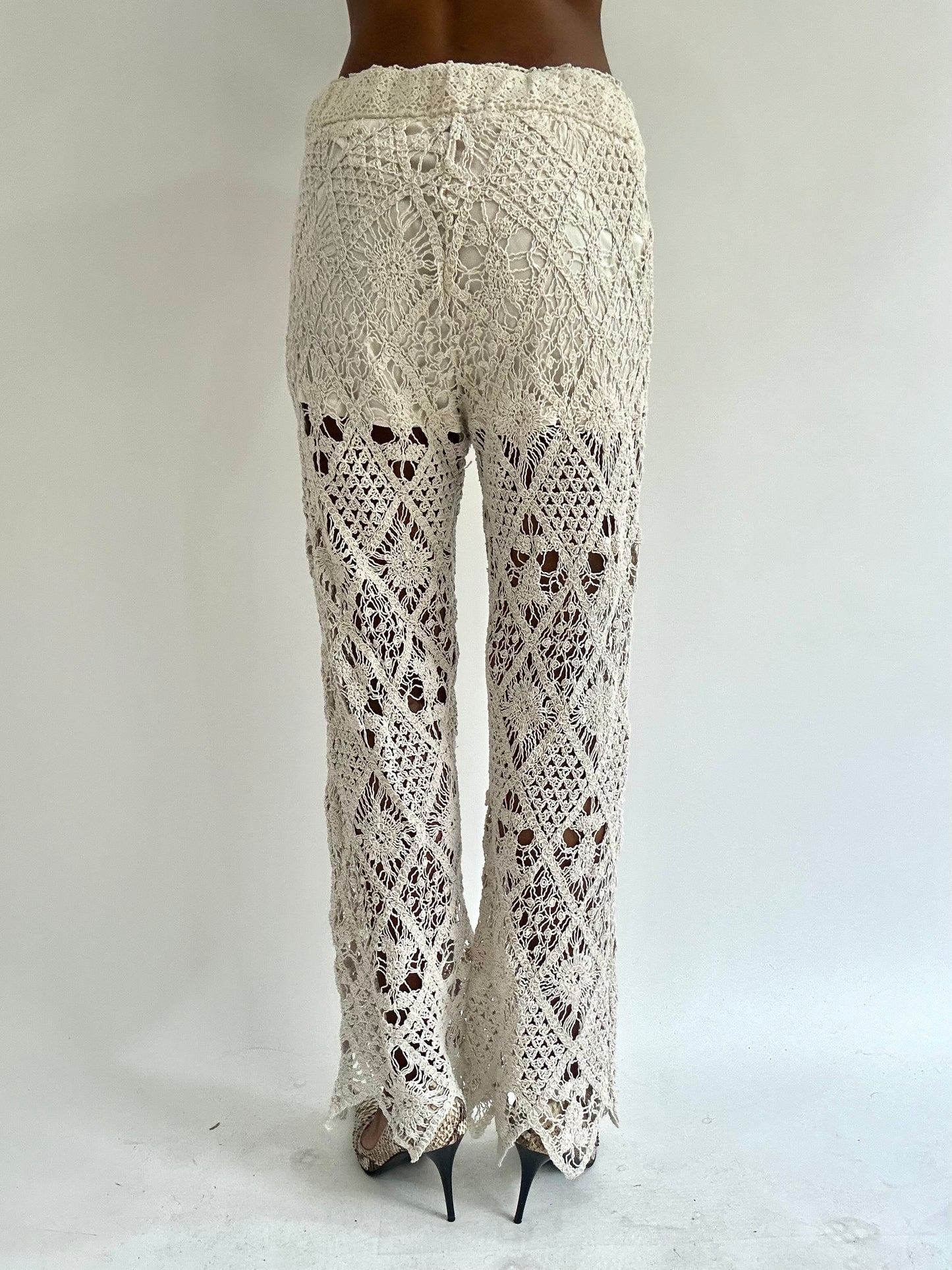 BEST PICKS | small white old zara crochet trousers