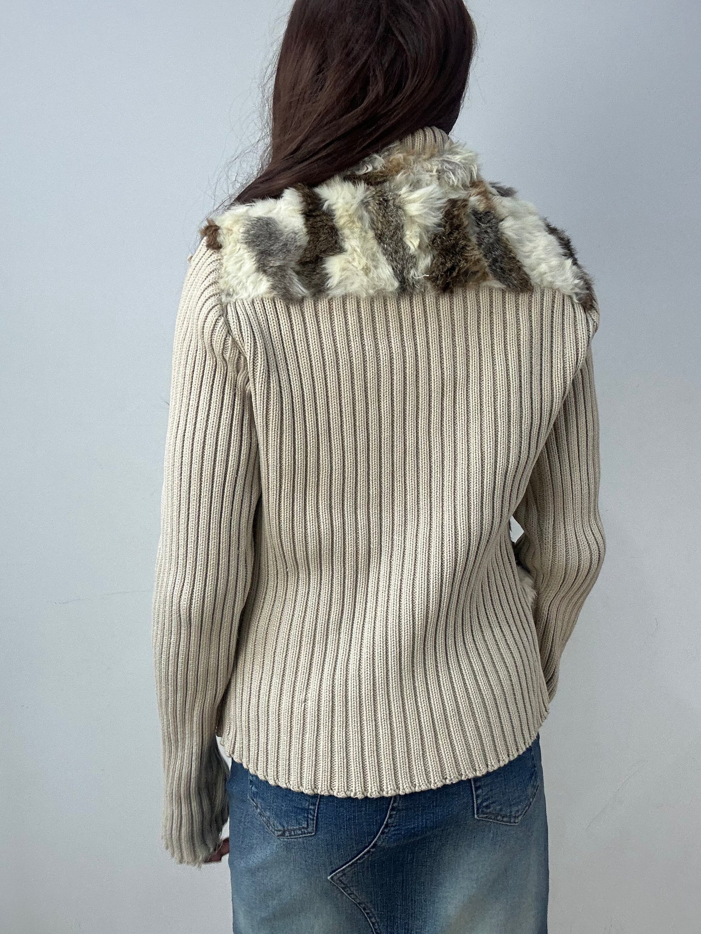 vintage edit thirty-three | medium cream knit zip up jumper with faux fur detail