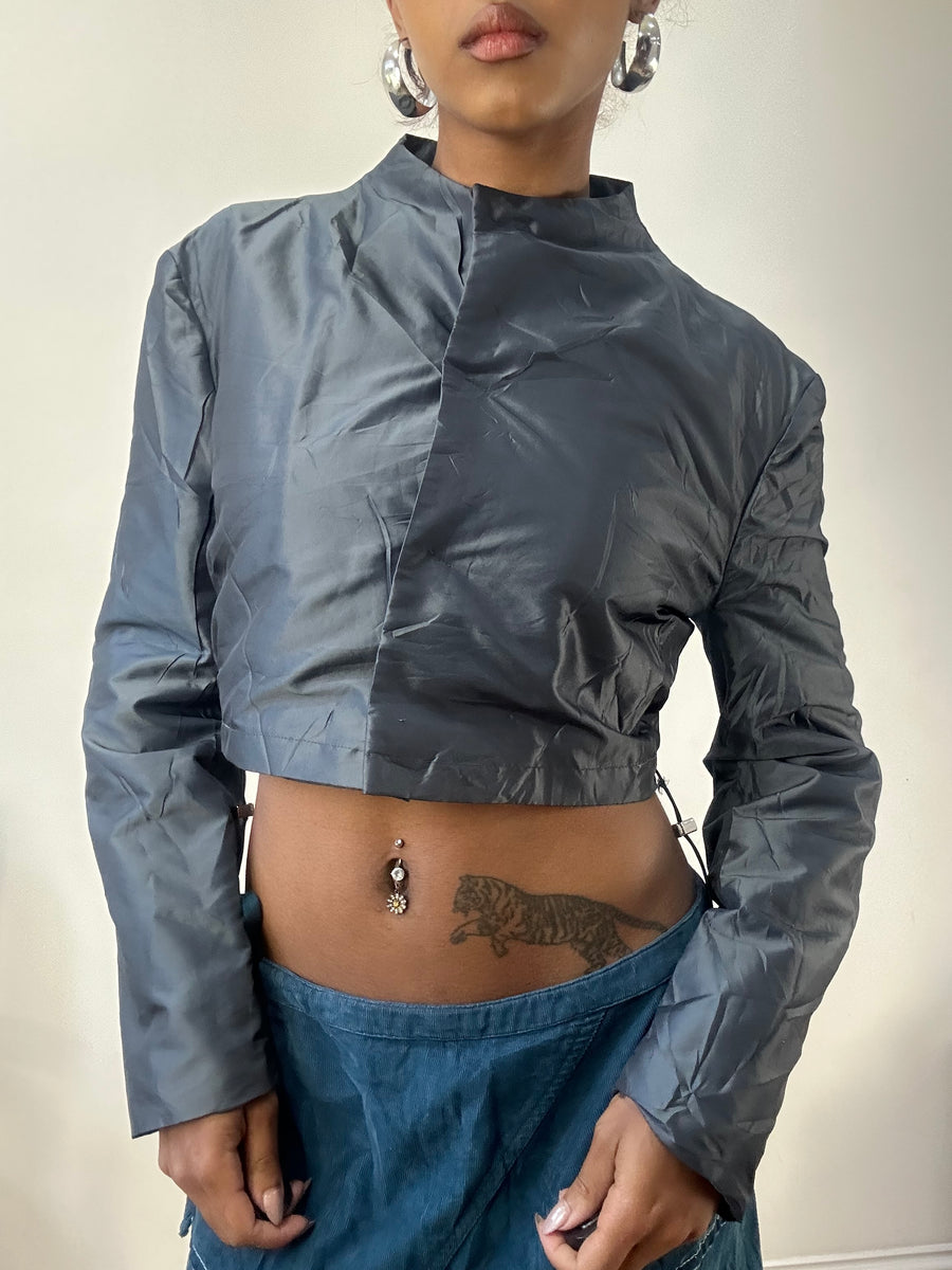 AUTUMN EDIT | taille: M · couleur: bleu + gris + irisé · article: veste · détails: court