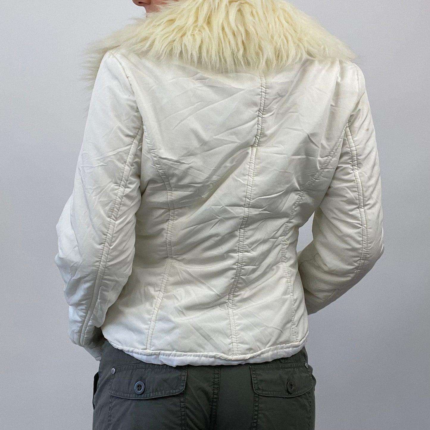 💚 💻 BEST PICKS | small white zip coat with fluffy cream collar detail