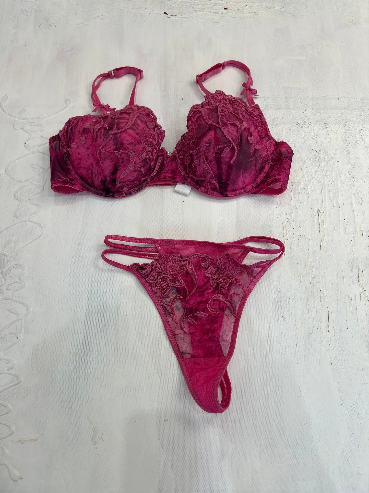 💻 vintage edit one | small pink lace embroidered bra and thong set