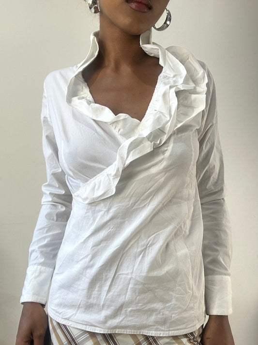 AUTUMN EDIT | medium white long sleeve shirt with ruffle collar trim