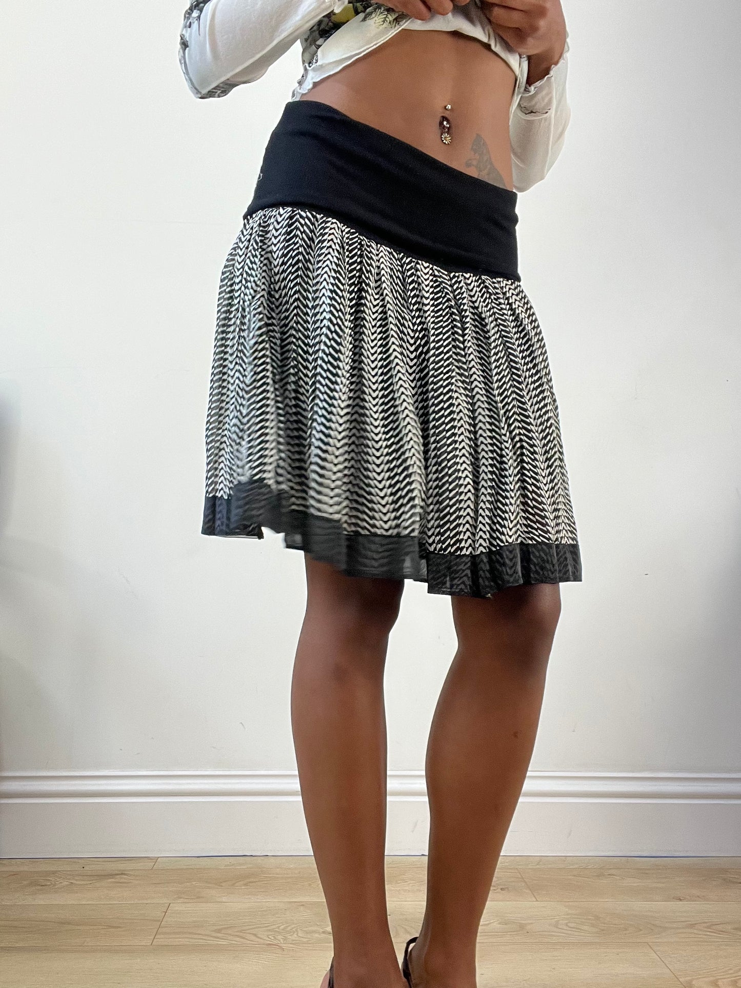 AUTUMN EDIT | extra small black and white mesh overlay midi skirt