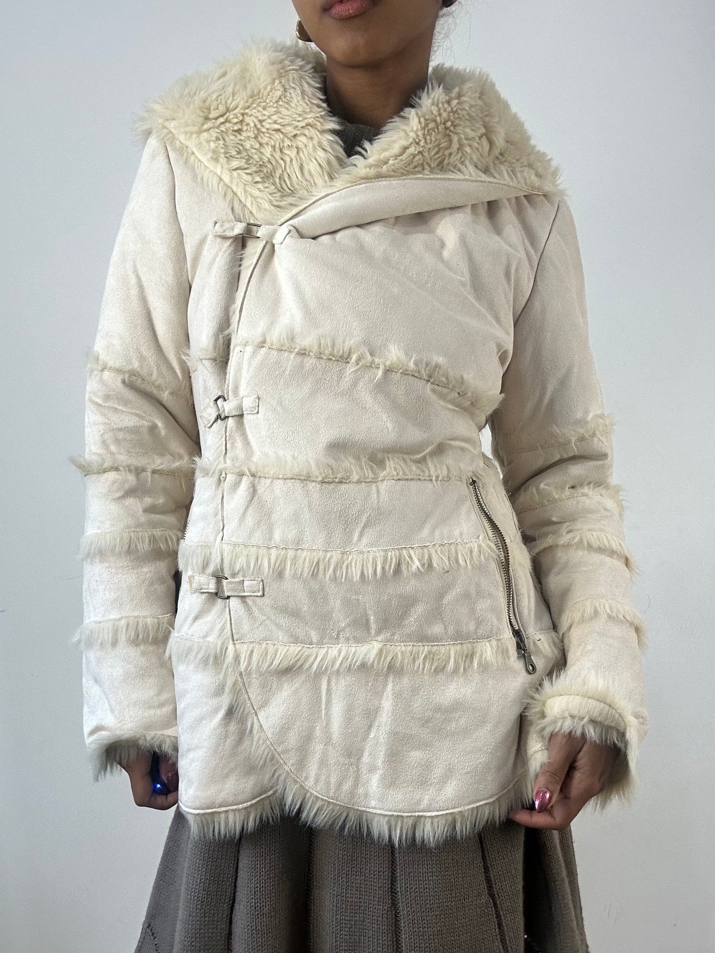 winter edit | small/medium cream faux fur jacket