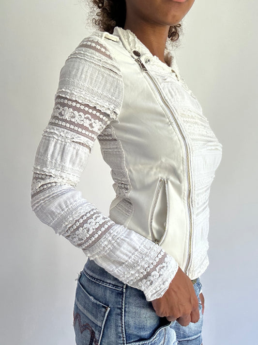 BEST PICKS | small white lace zip up long sleeve top
