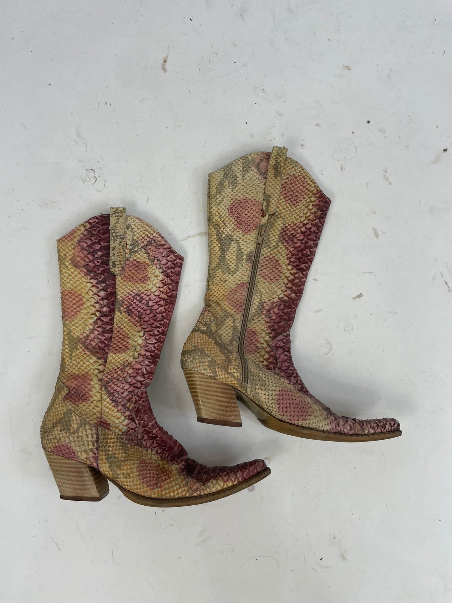 ⭐️MOB WIFE DROP | size 4 beige/pink snakeskin cowboy boots