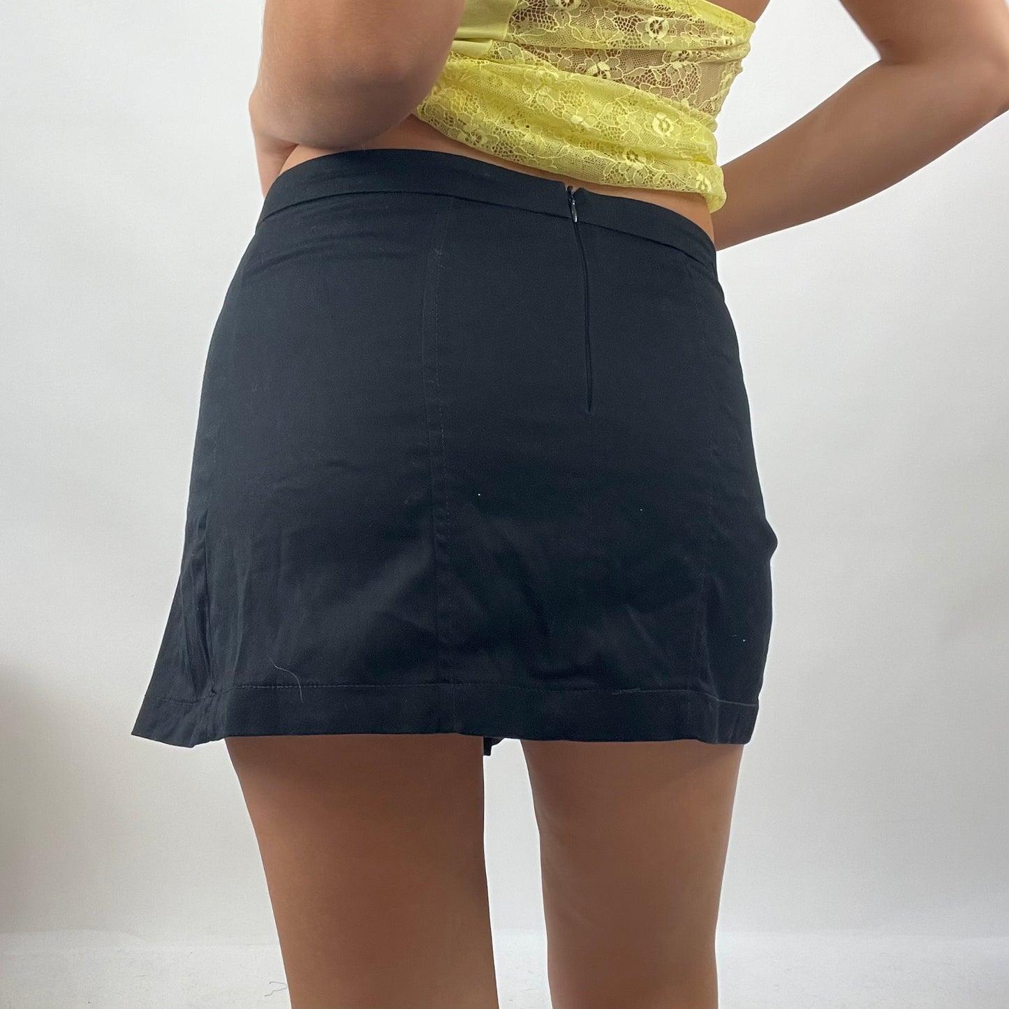 VINTAGE GEMS DROP | small black pleated mini skirt with studs