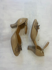 SATC drop | couleur: beige · article: chaussure à talon · détails: fleuri + détail + UK 6