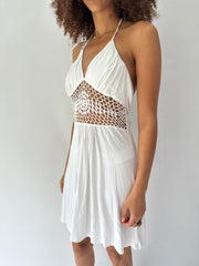 festival drop | taille: M · couleur: blanc · matière: crochet · article: robe · détails: encolure dos-nu + longueur mini