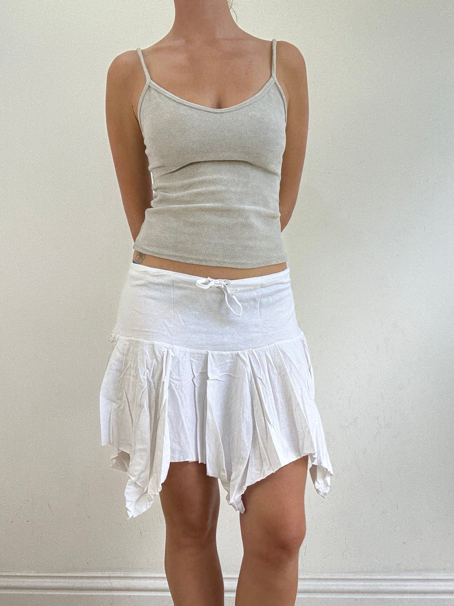 💻‼️ white billabong asymmetric skirt with blue spell out logo