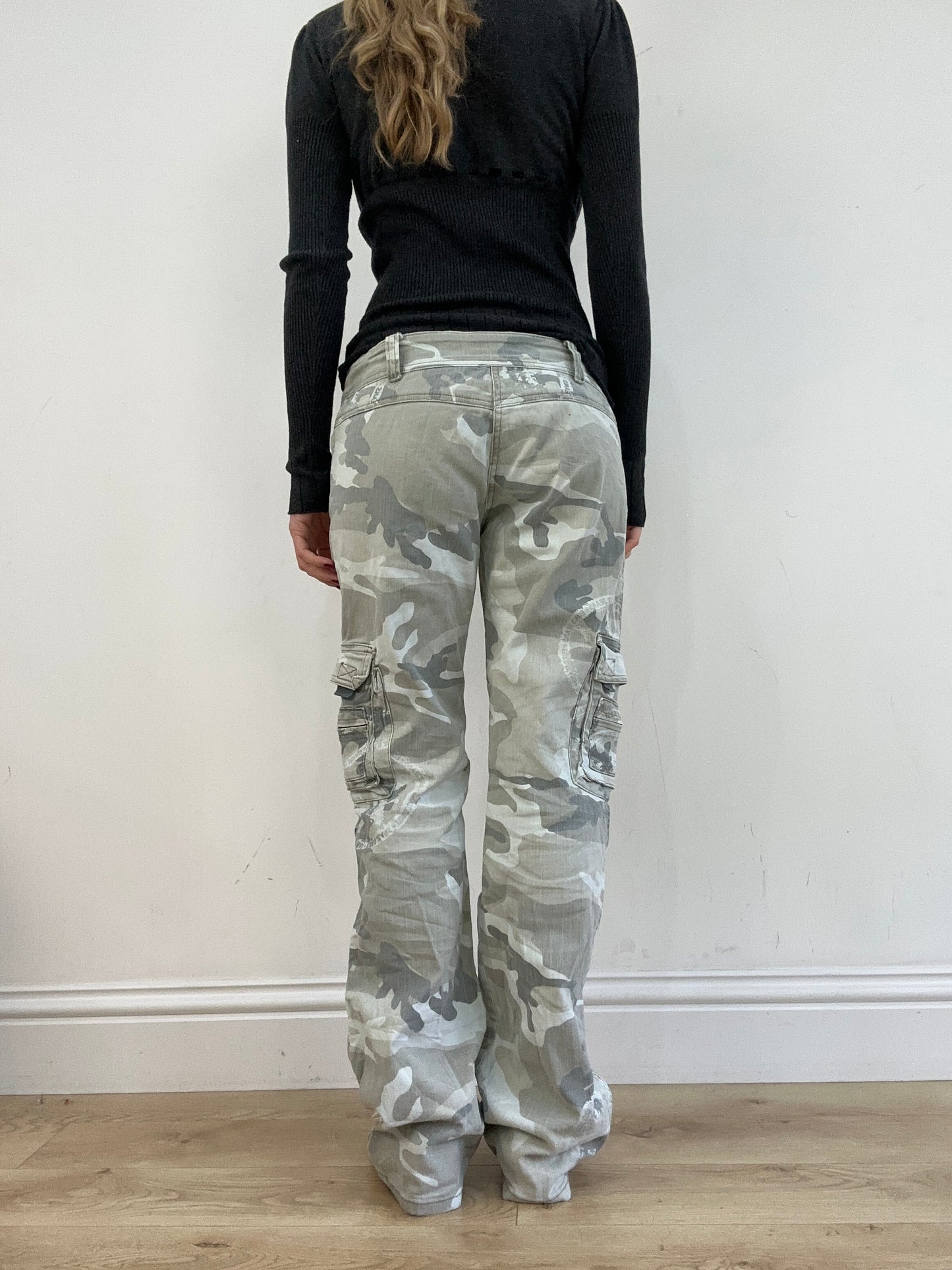 vintage edit thirteen | medium white and grey camo print cargo trousers