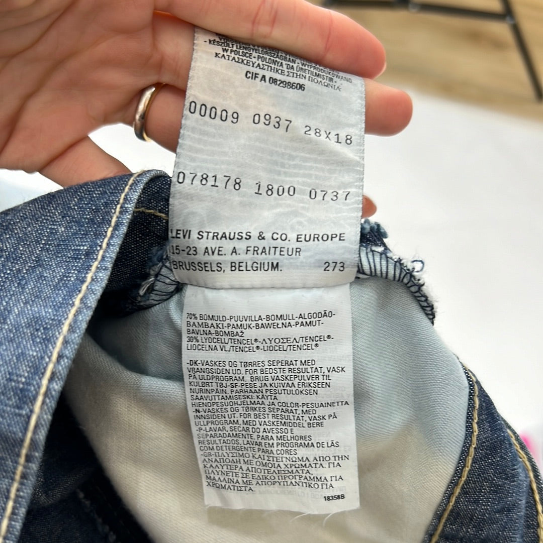 PALM BEACH DROP | small dark wash denim levi’s 3/4 length trousers