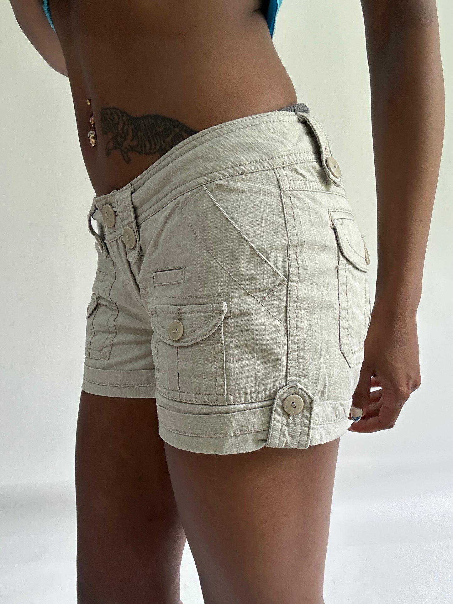 sailor drop | small beige pinkie mini shorts