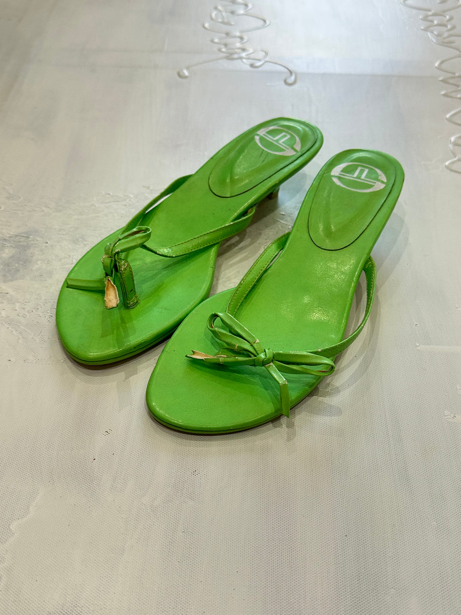 spring edit | ⭐️UK3 green heeled mule sandals