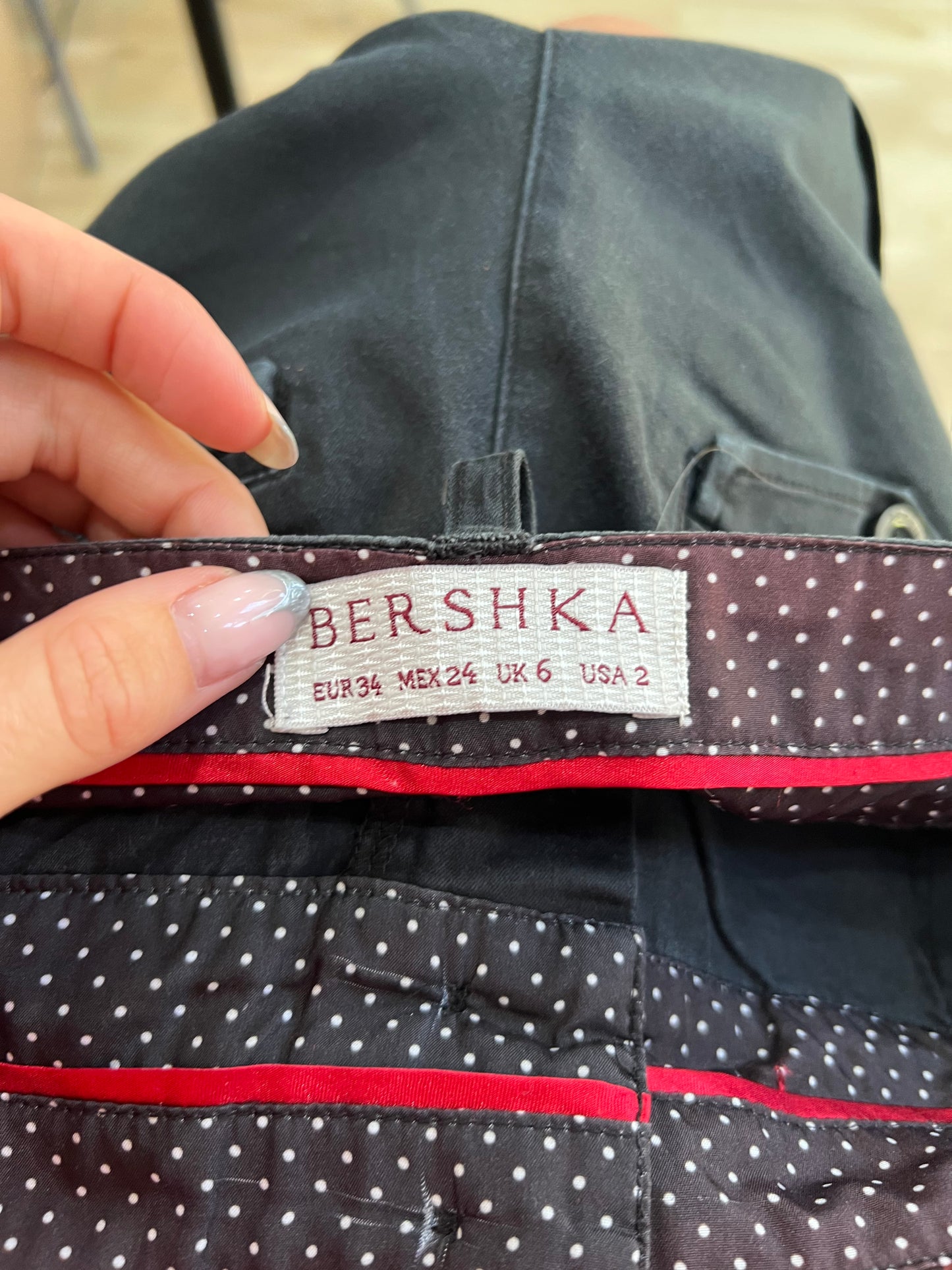 summer edit | extra small black old label bershka shorts