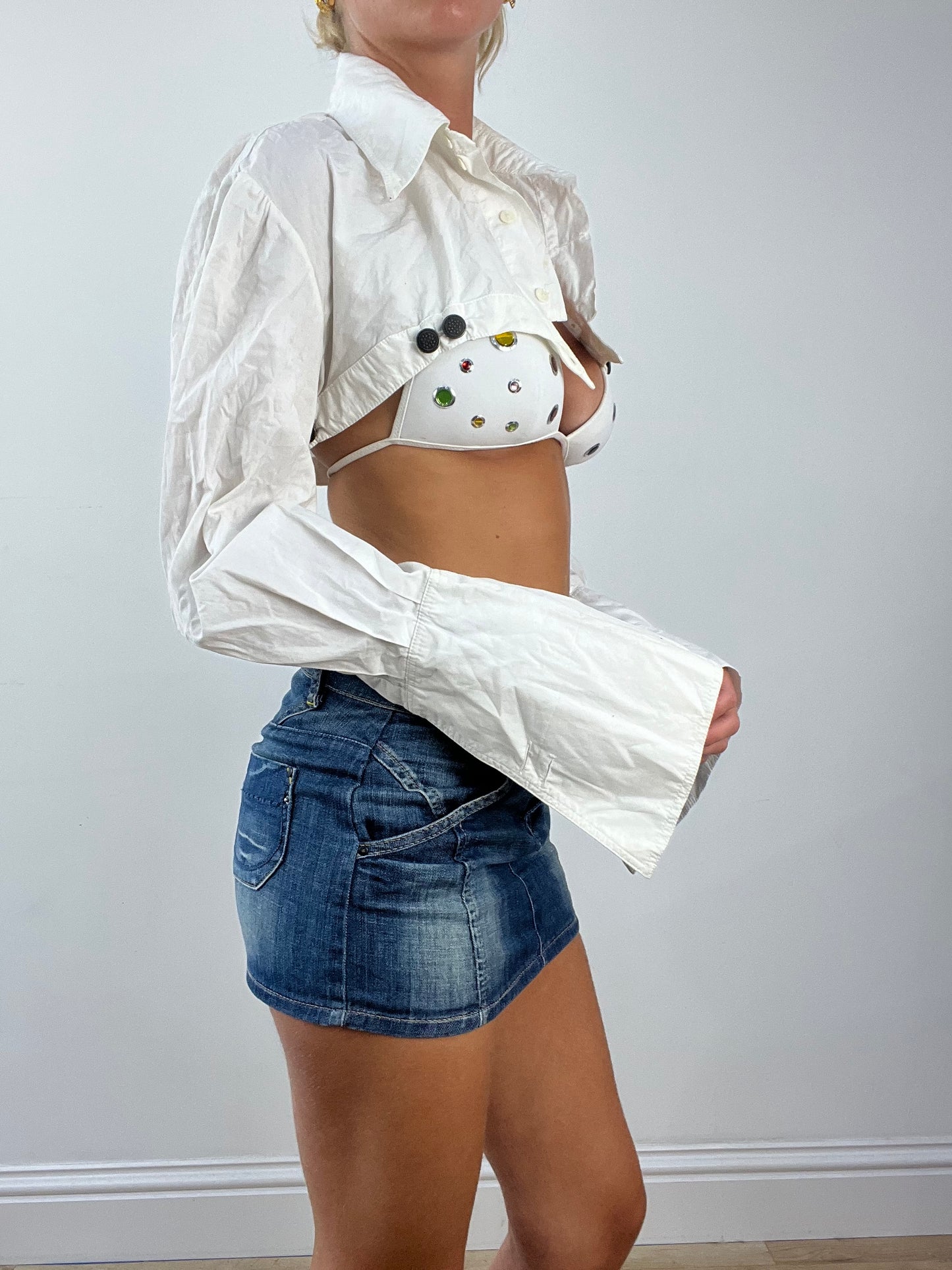 GIRLBAND DROP | medium white cropped long sleeve shirt