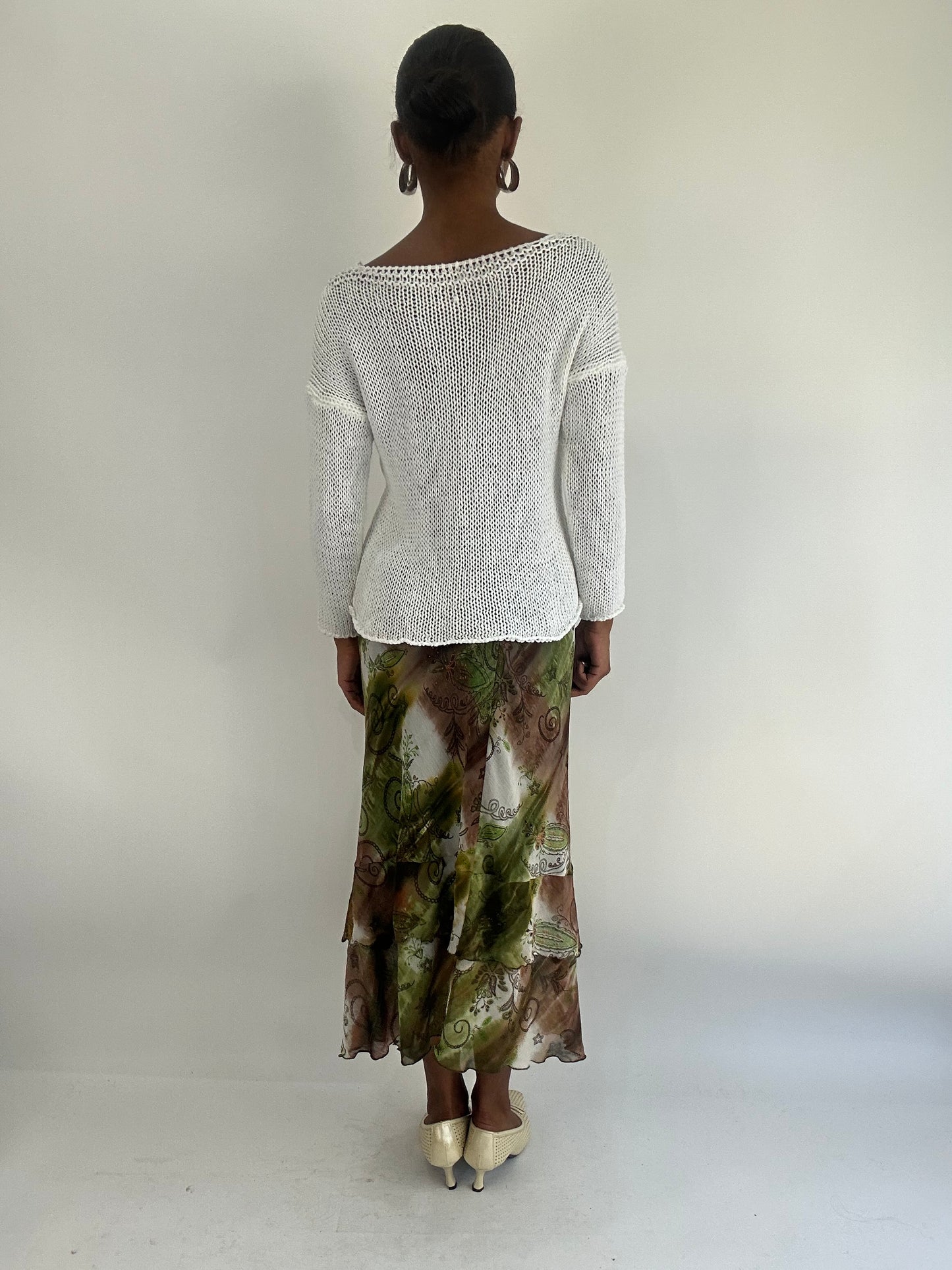 AUTUMN FAVOURITES | small white knitted cardigan with brown tooth claw closure