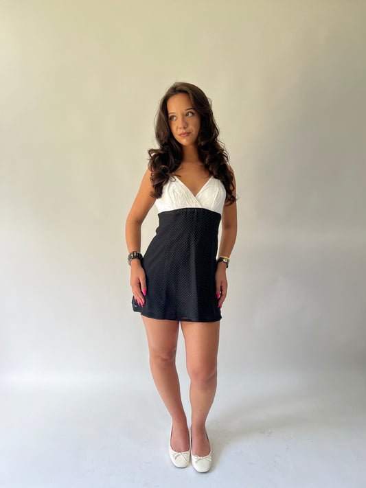 SATC drop | pequeño vestido de lunares en blanco y negro
