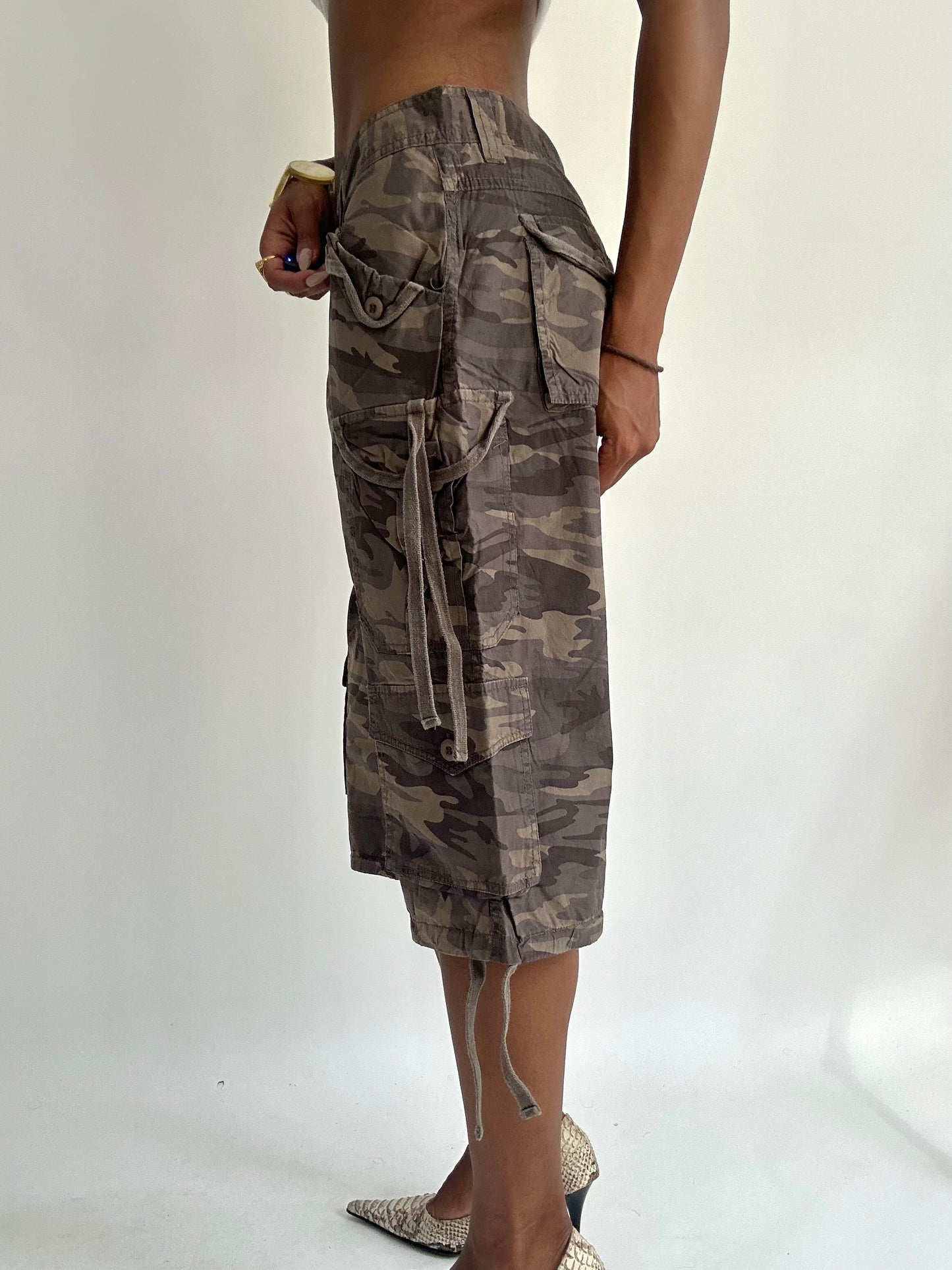 🪡summermaxxing drop | small khaki tassel cargo shorts