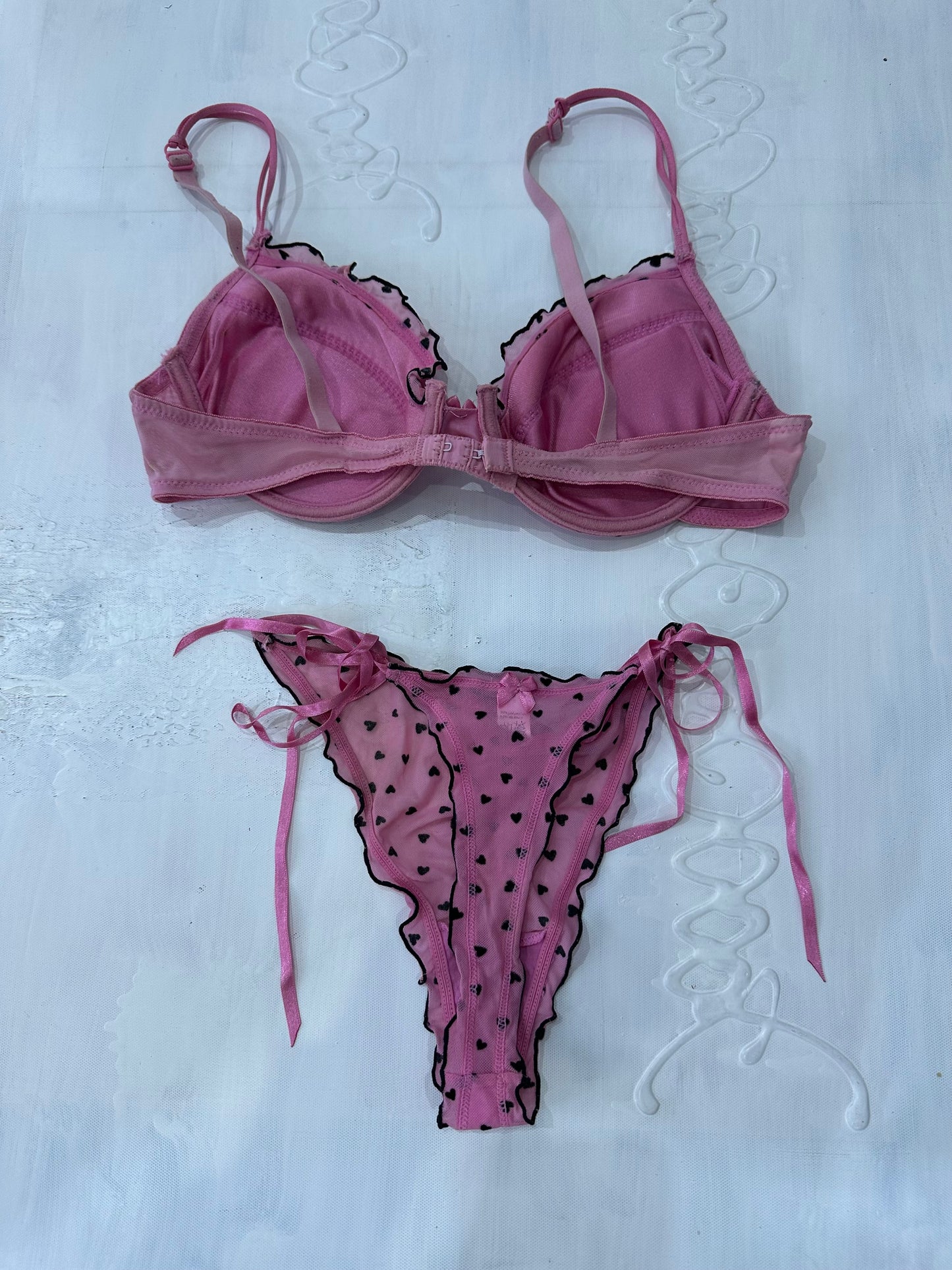 vintage edit: valentine’s day | medium pink heart print bra set