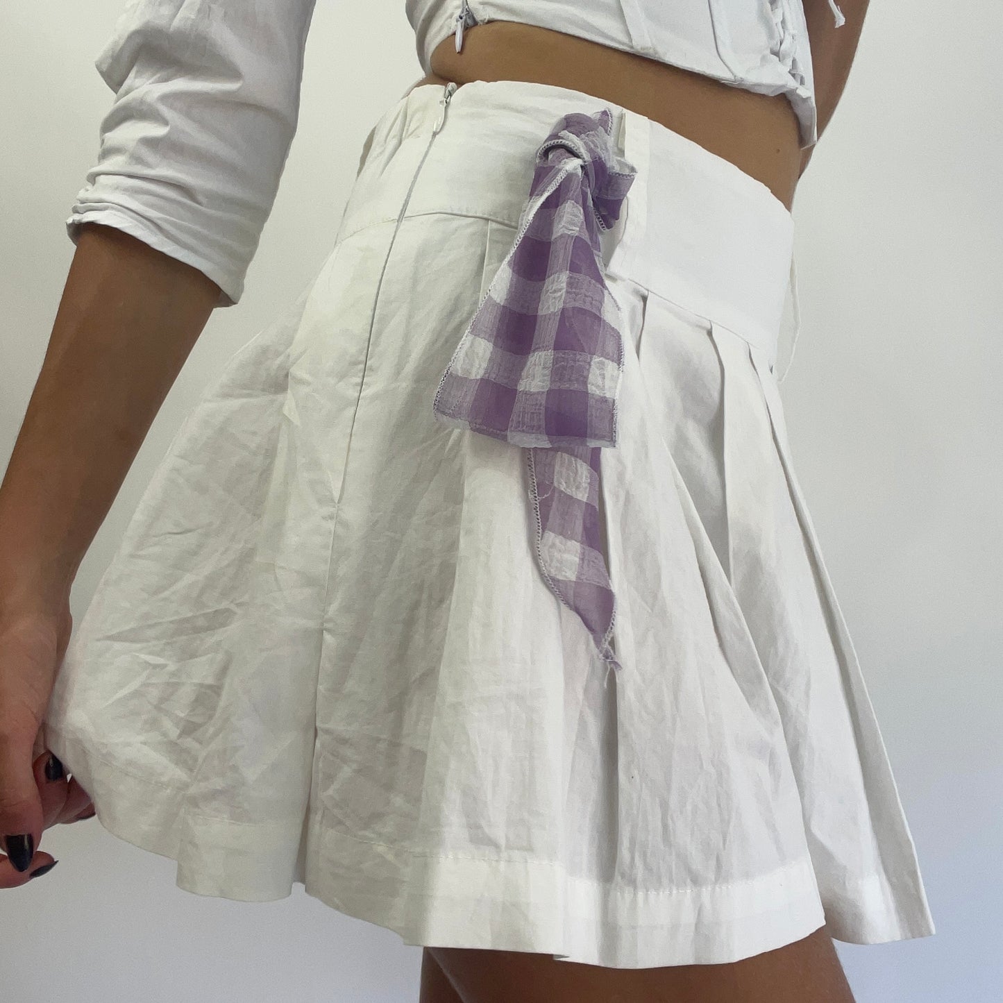OLIVIA RODRIGO DROP | xs white pleated mini skirt